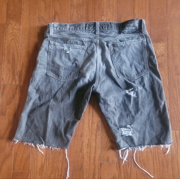 Men's Levi Shorts, sz 36 - Picture 2 of 9